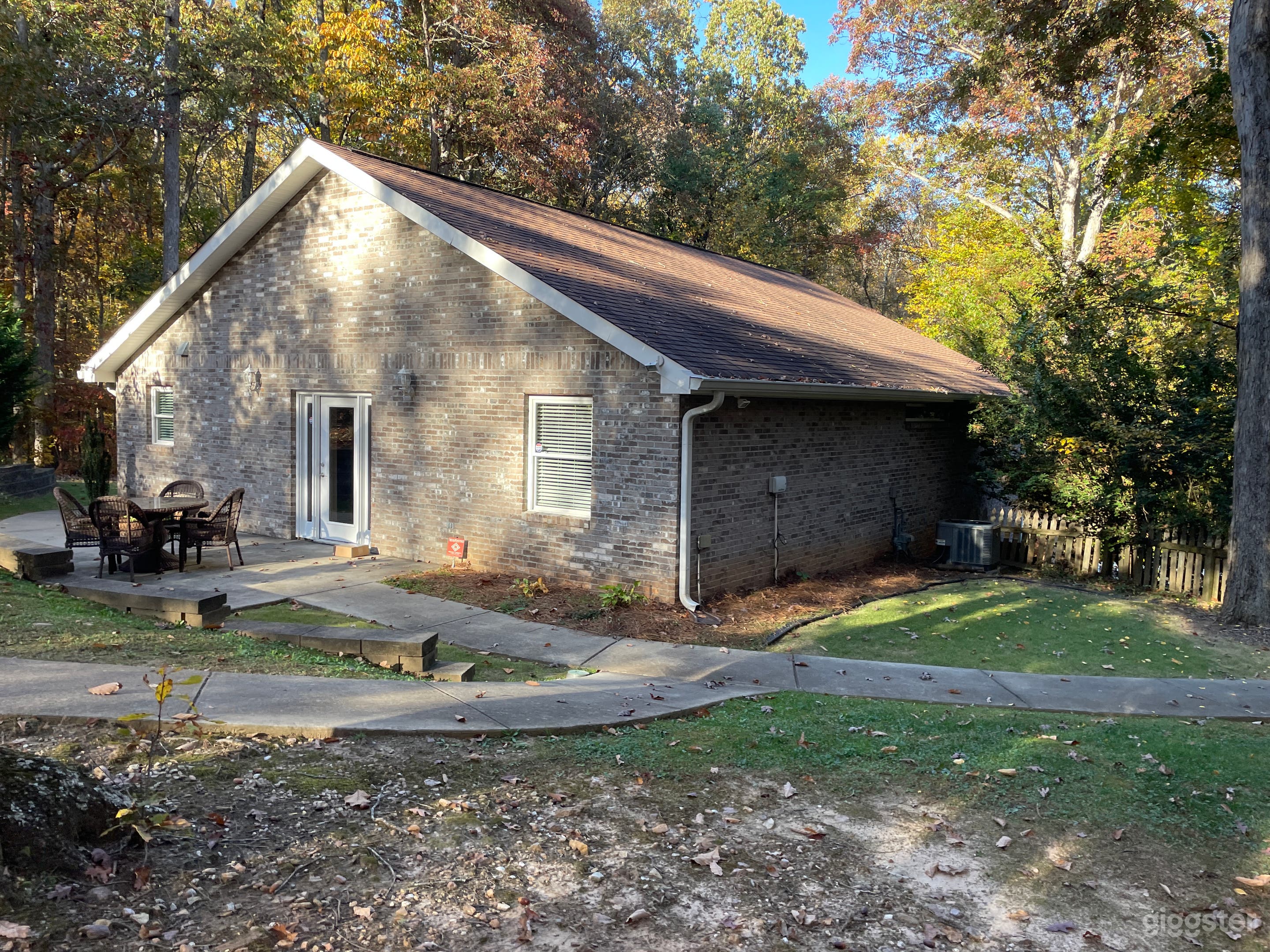 Furnished 1 Bedroom Home Photo 4