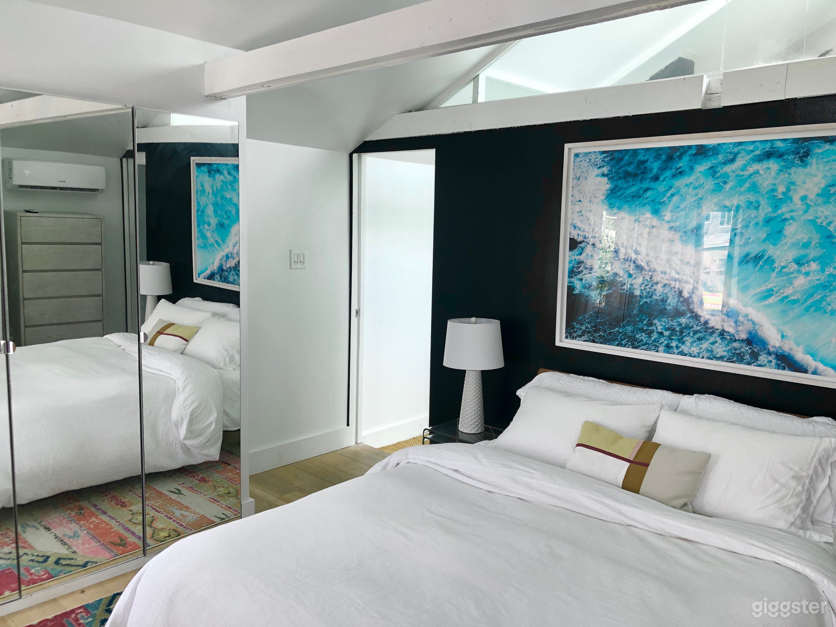 Canal Bungalow Photo 4