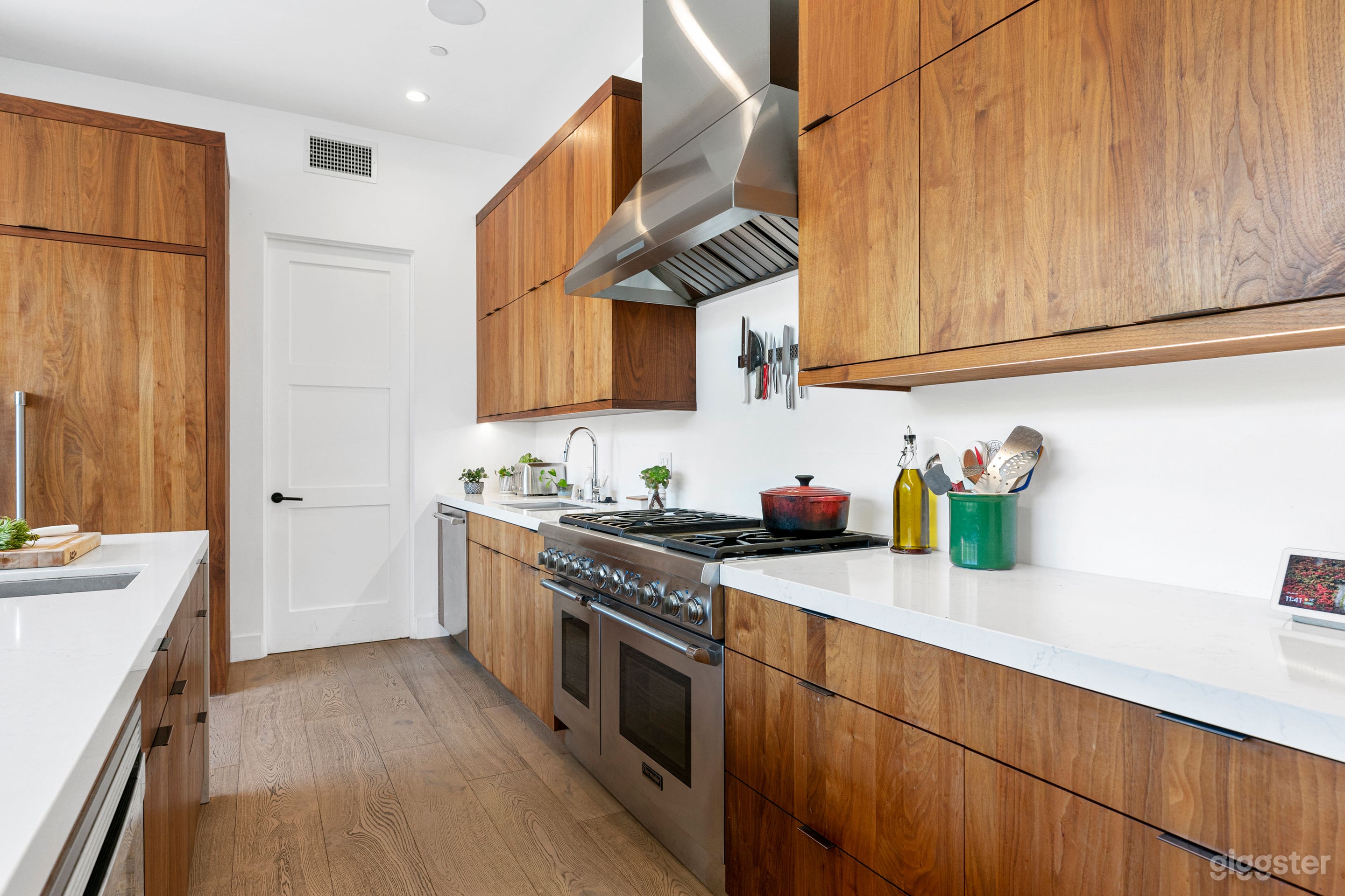 Unique and Charming House Photo 4