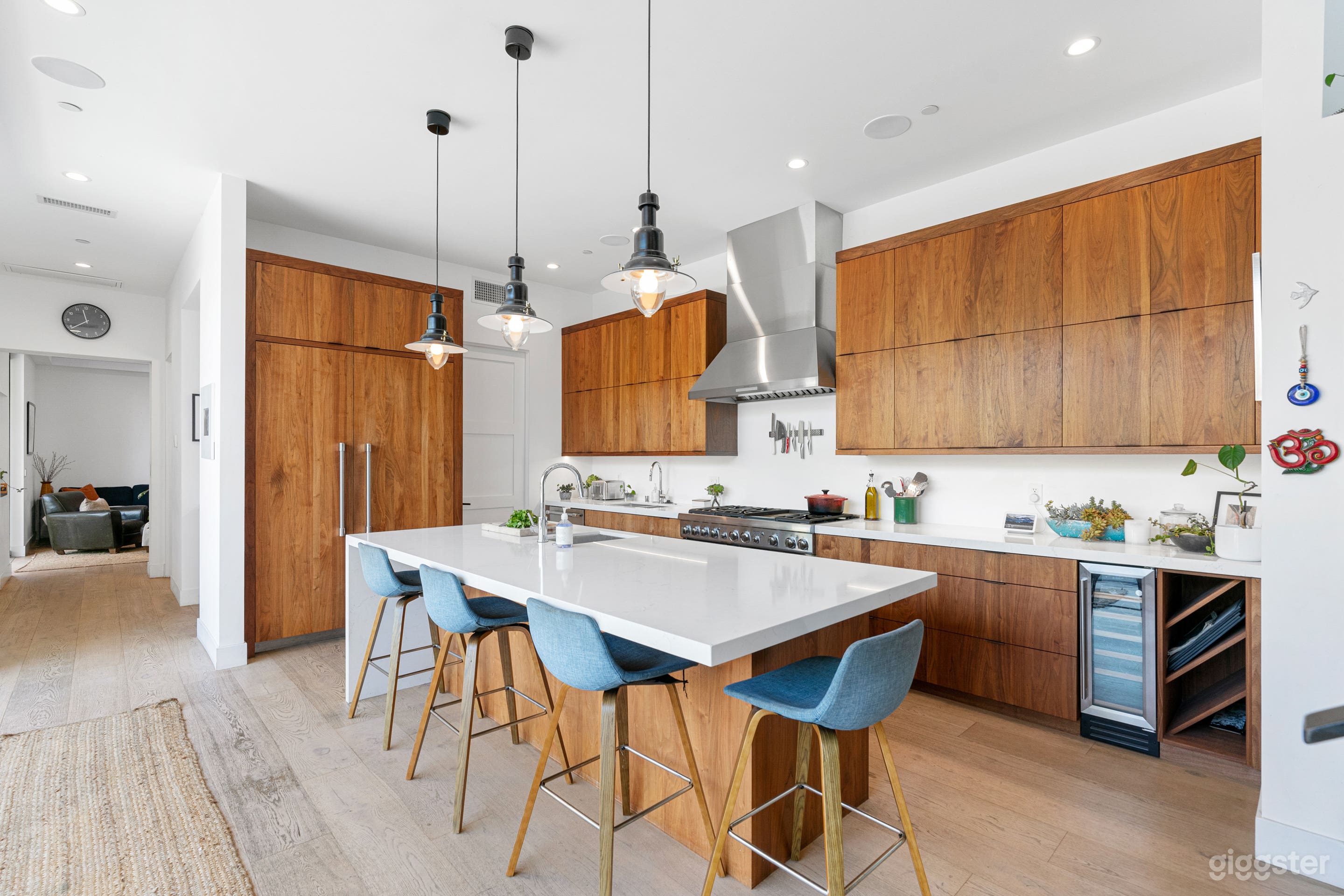 Unique and Charming House Photo 2