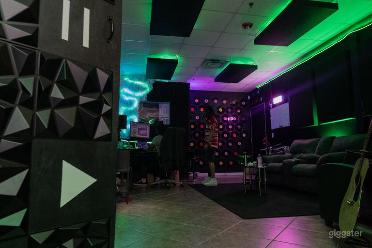  Vocal Recording Studio 
