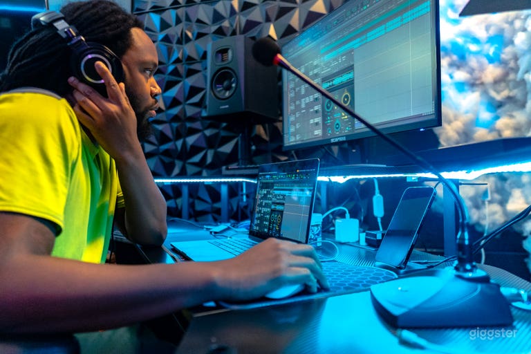  Vocal Recording Studio 