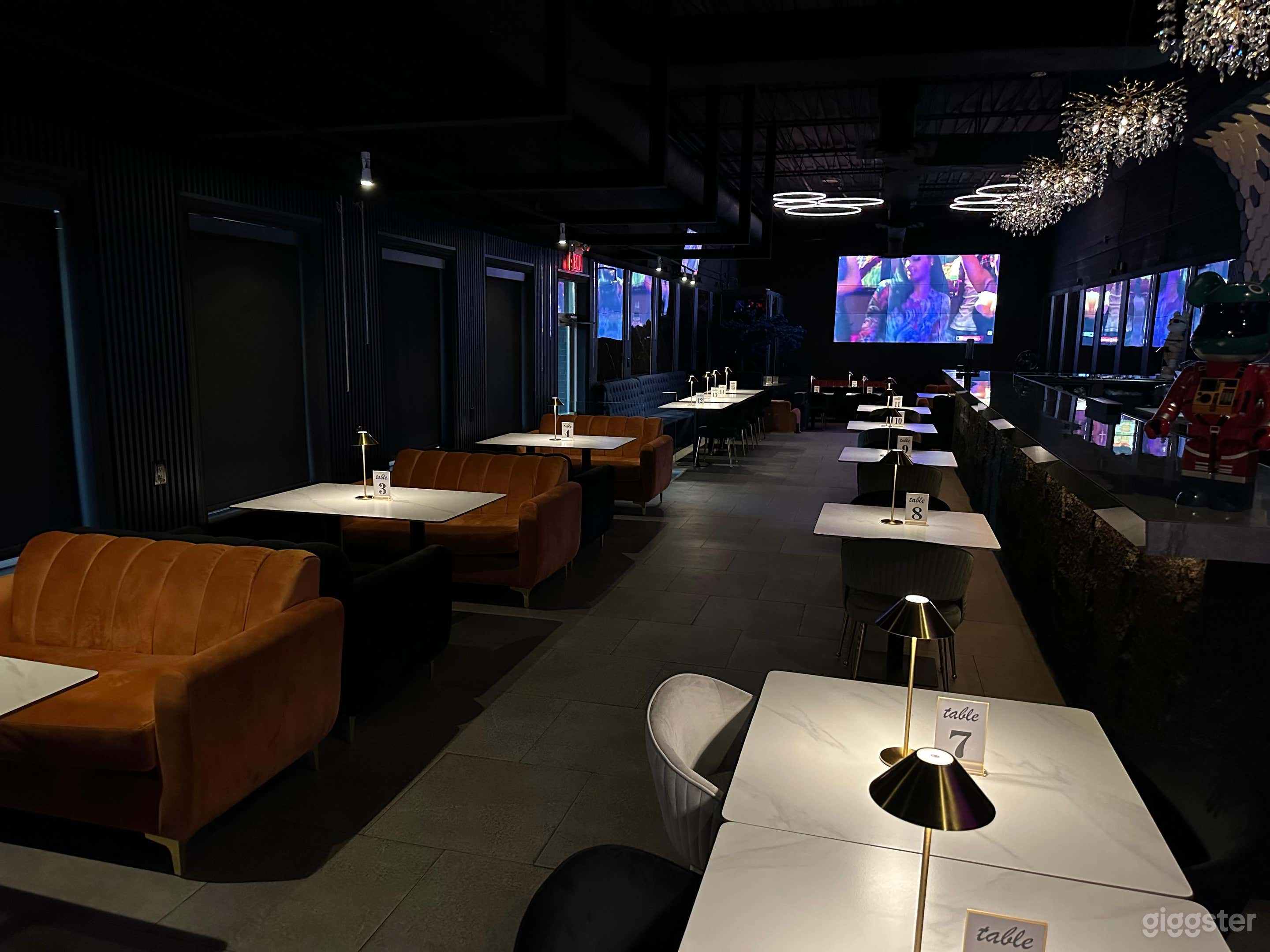 Cinematic Dining Space with Programmable LED Ambience Photo 3