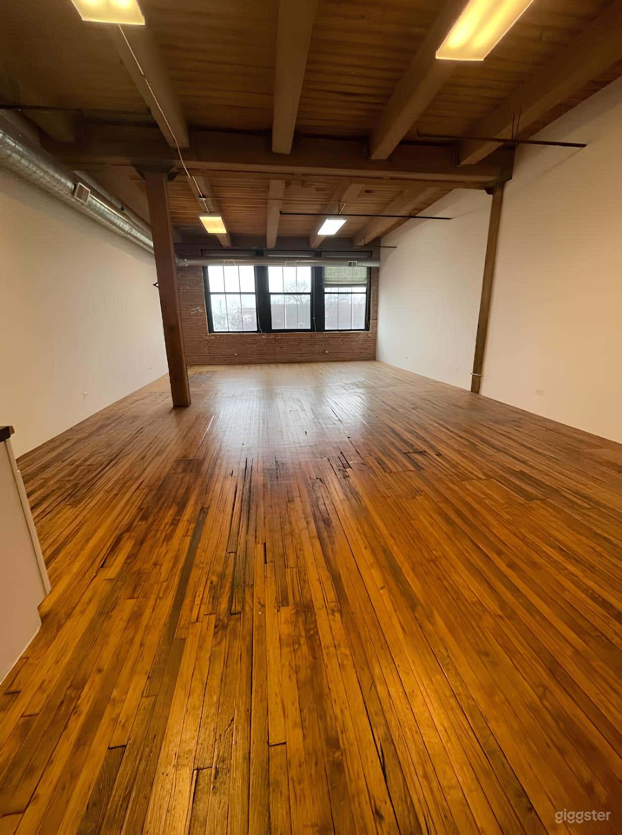 Urban Elegance: Creative & Photography Spot Photo 4