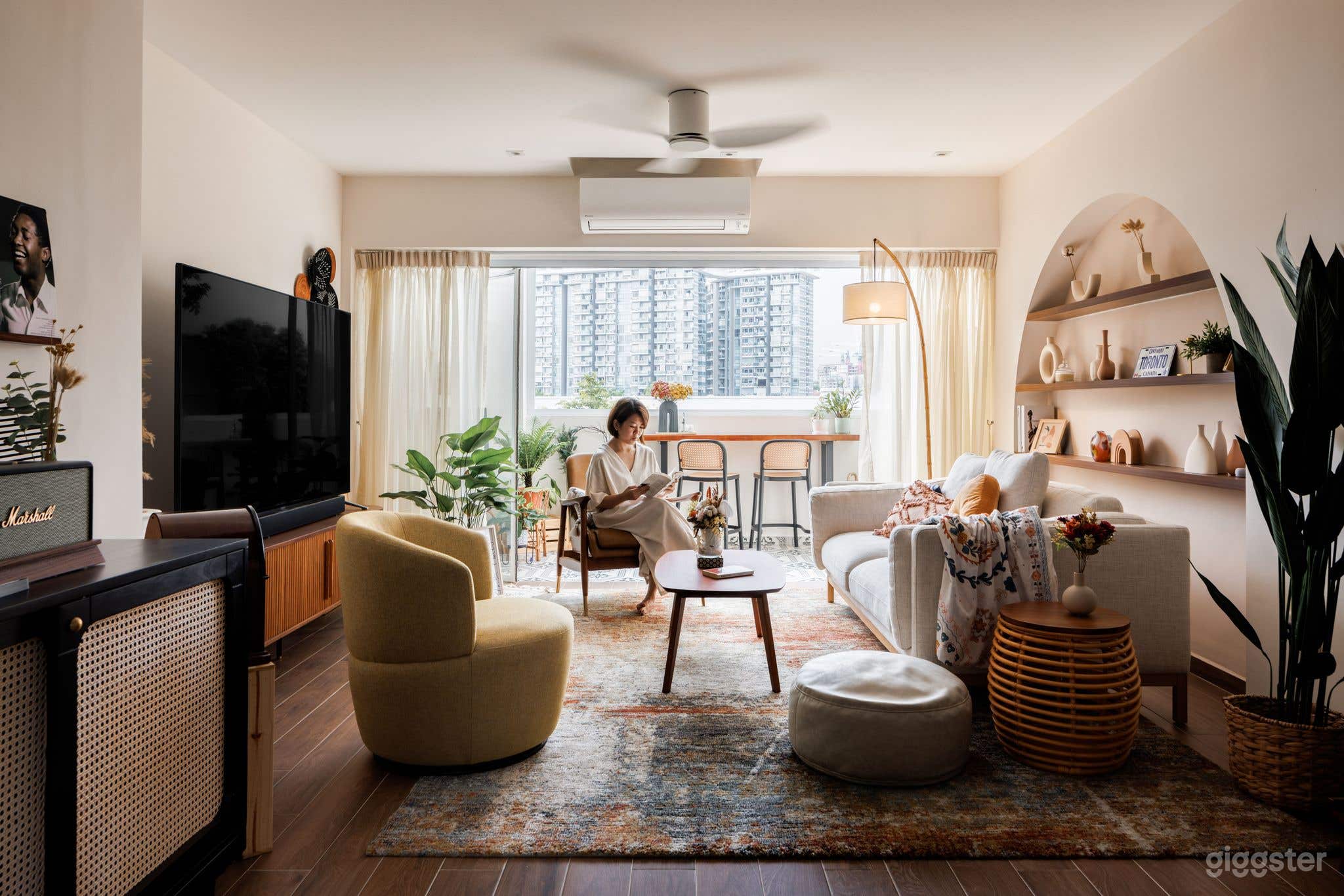 Living room with balcon