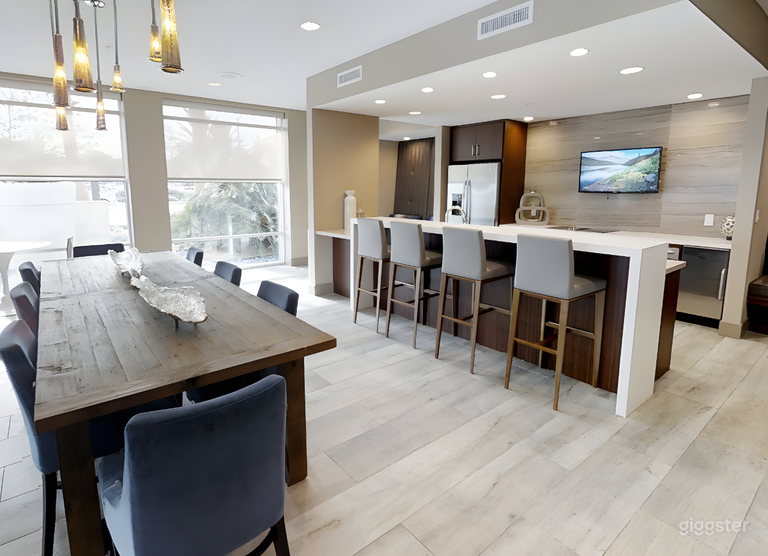  Modern Lounge with Kitchen 