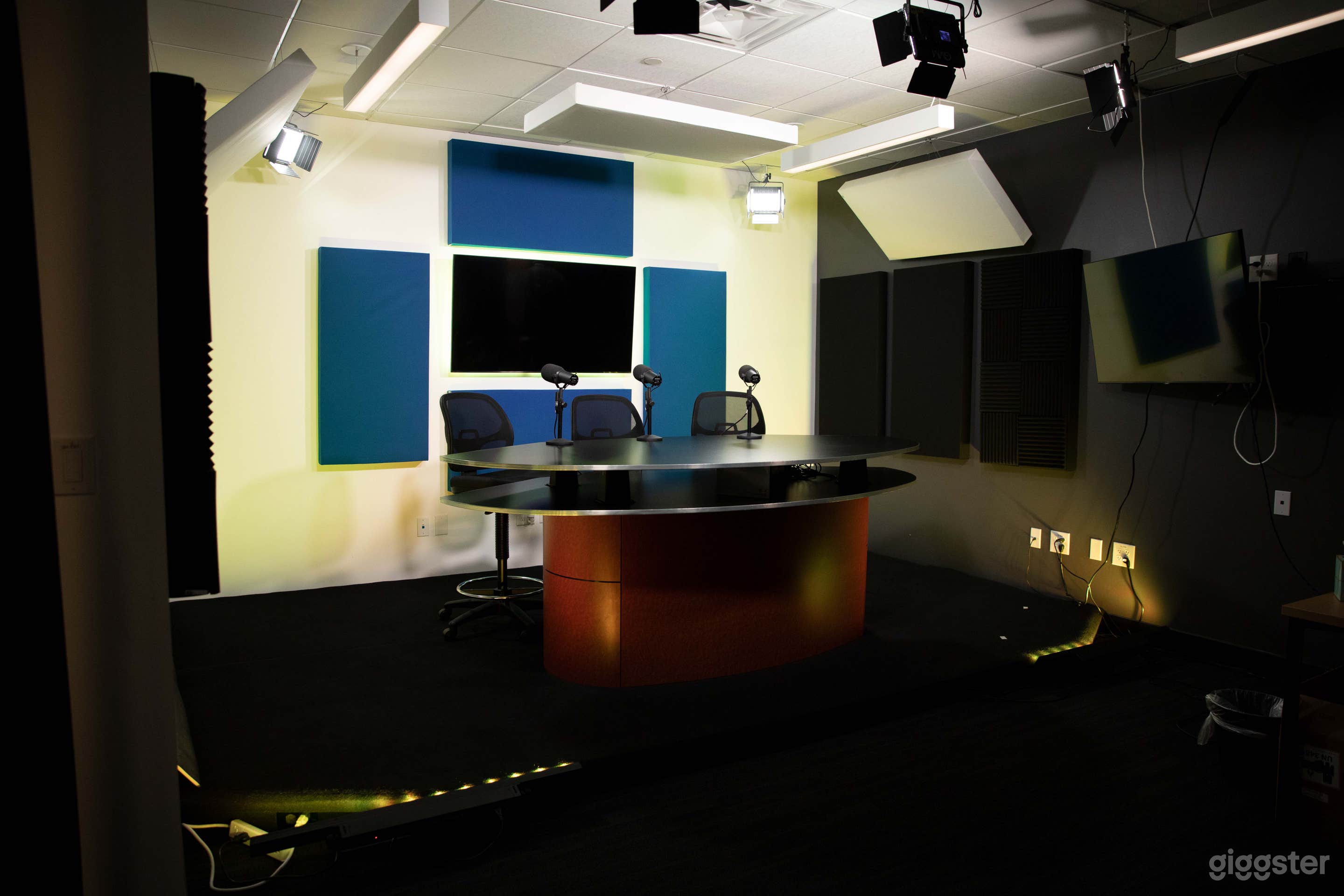 News Themed Pre-Lit Studio Photo 1