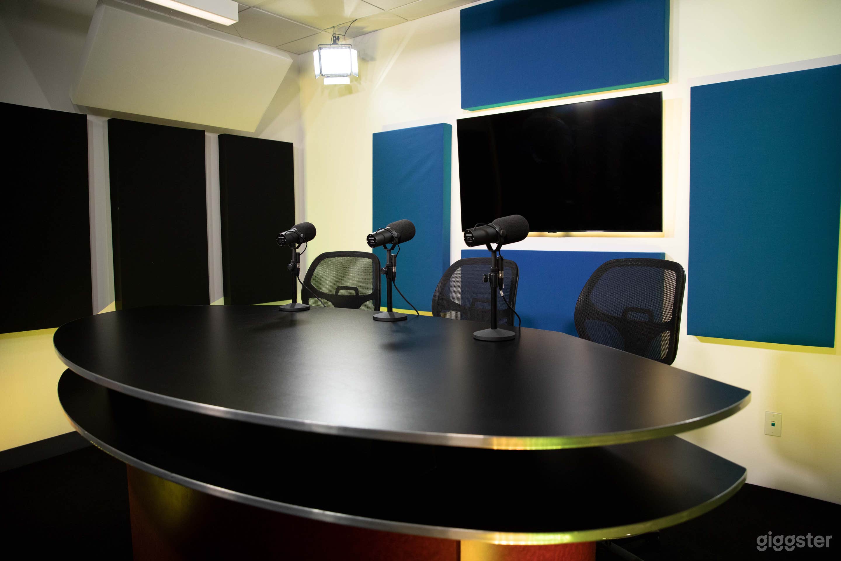 News Themed Pre-Lit Studio Photo 3