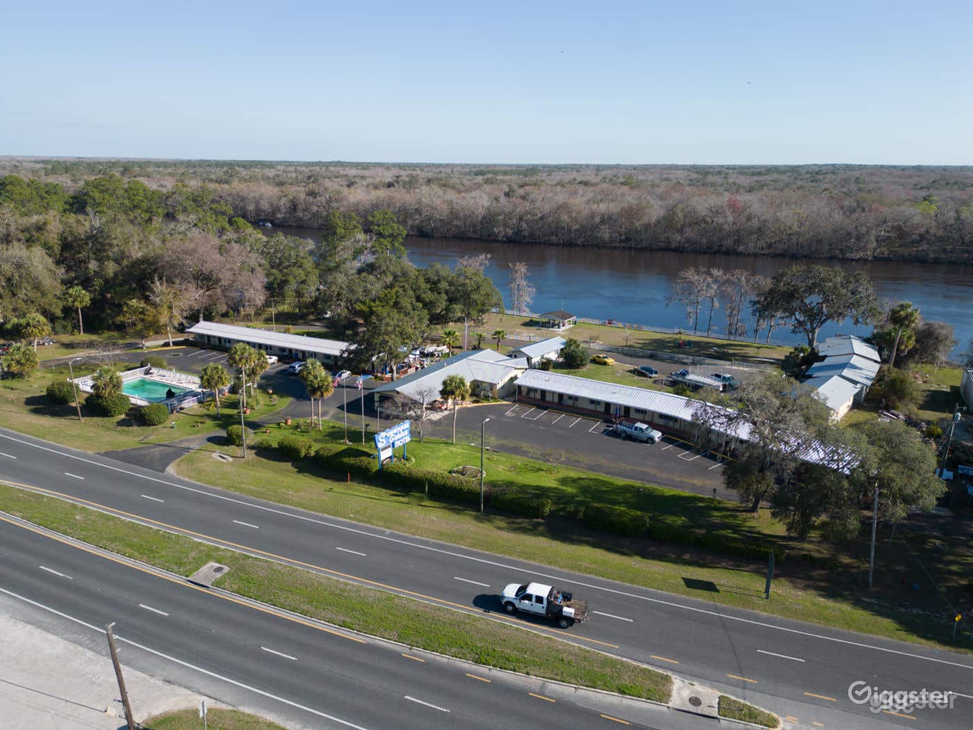 Tropical Pool in the Heart of the Nature Coast Photo 3