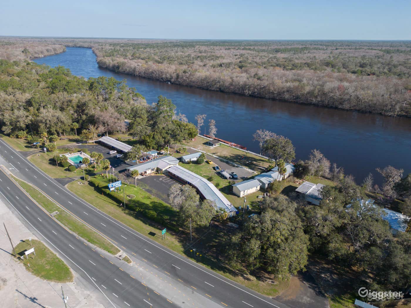 Tropical Pool in the Heart of the Nature Coast Photo 2