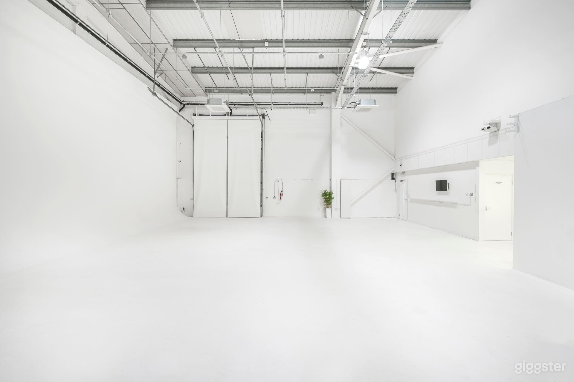 S2 Royal Arsenal Shoots Photo 2