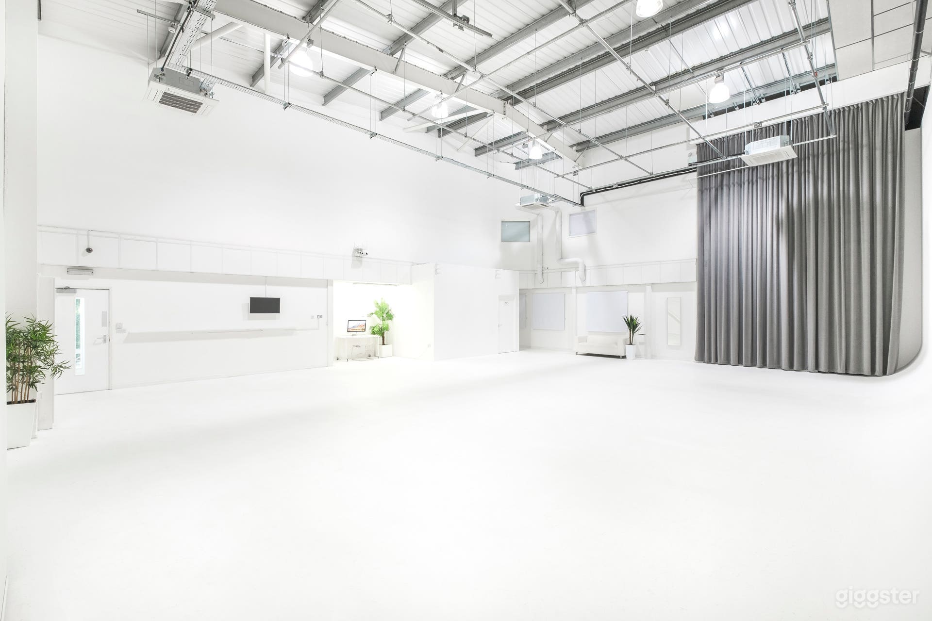 S2 Royal Arsenal Shoots Photo 4