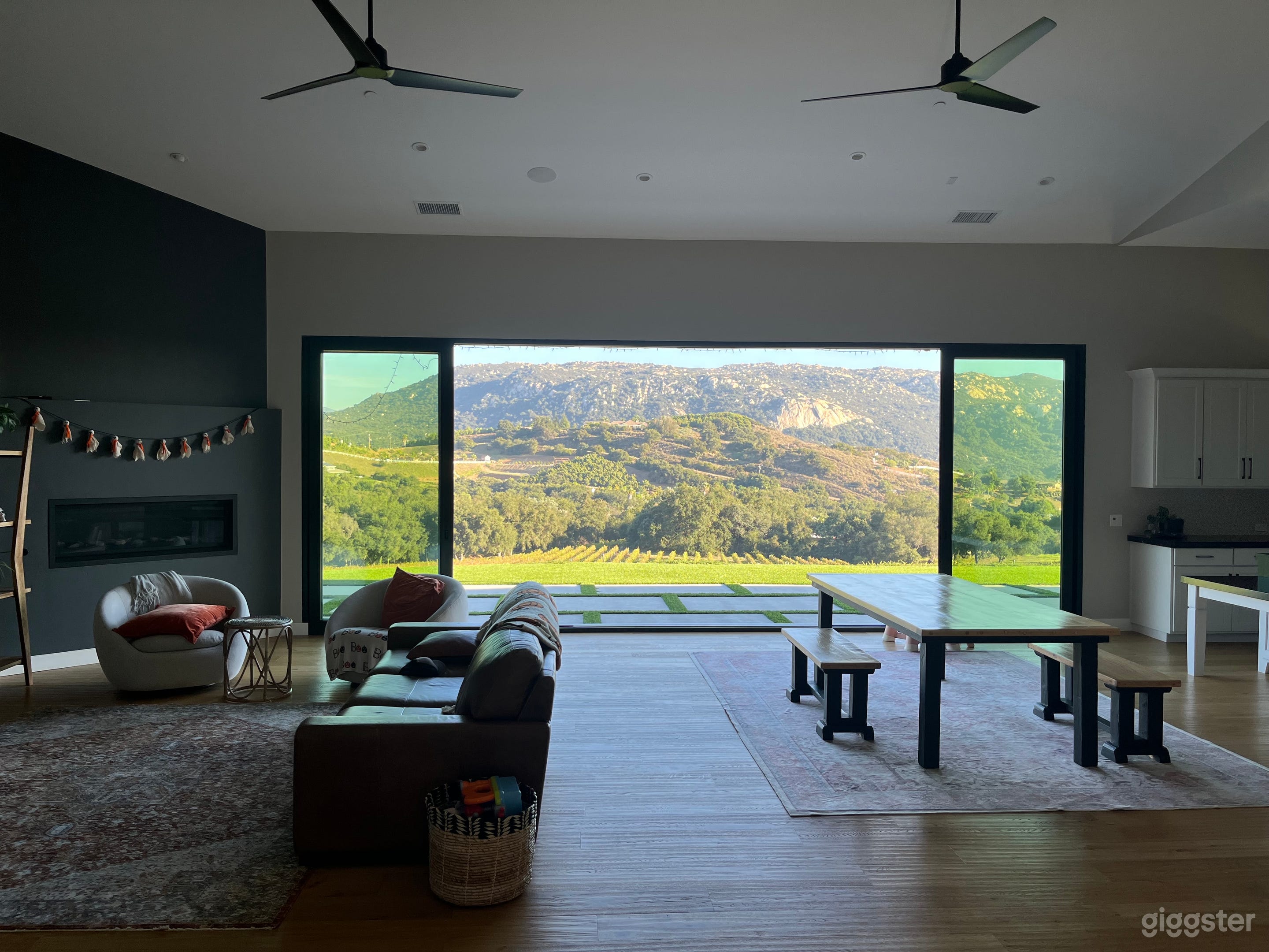 Spacious Home w/ Breathtaking View Photo 2