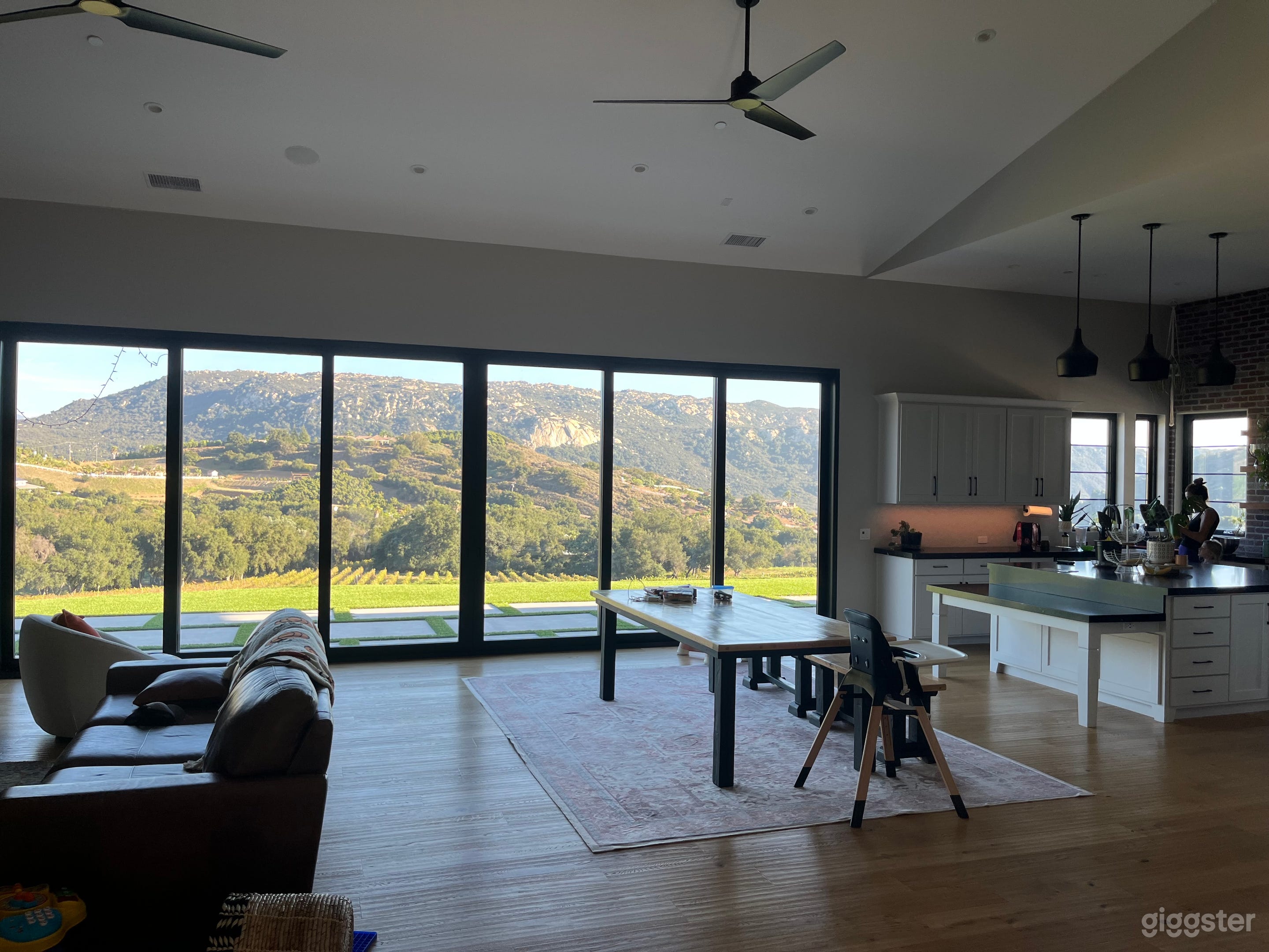 Spacious Home w/ Breathtaking View Photo 1