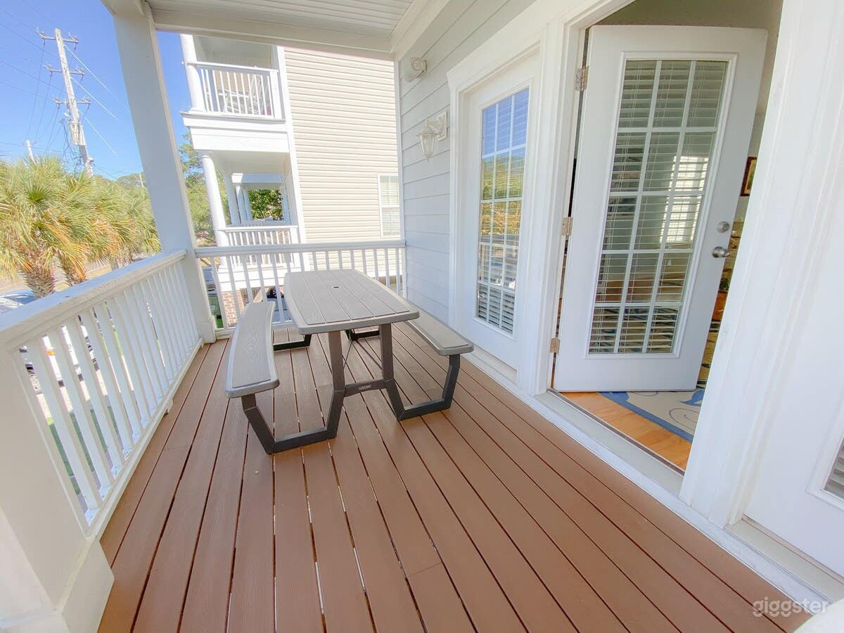 3 Porch / 5.5 Private Bathrooms / Beach Access Photo 3