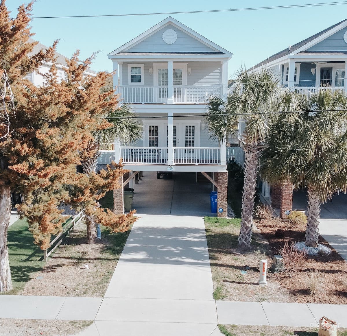 3 Porch / 5.5 Private Bathrooms / Beach Access Photo 1