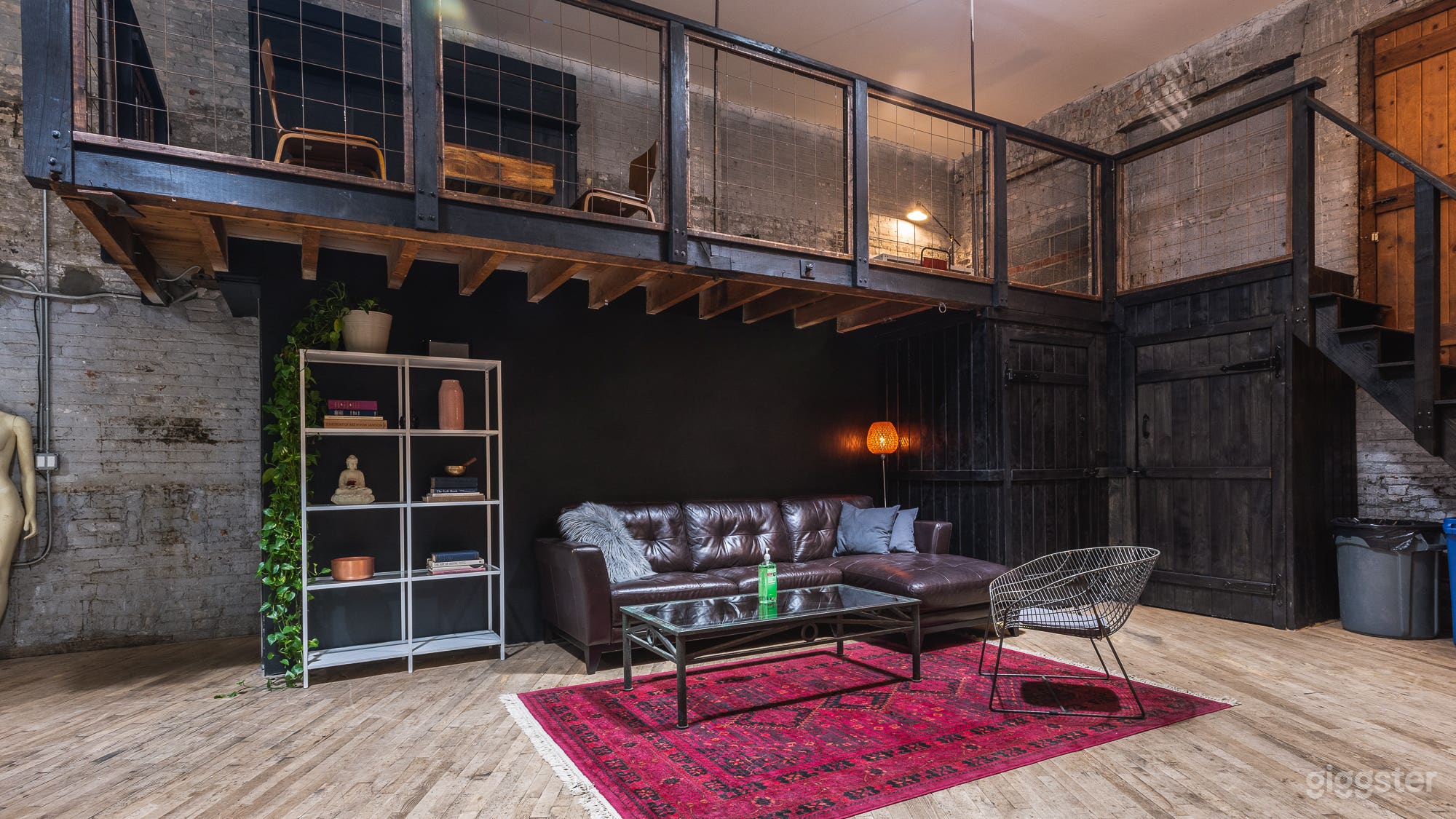 1300 sq/ft Renovated Warehouse For Photo/film Prod Photo 4