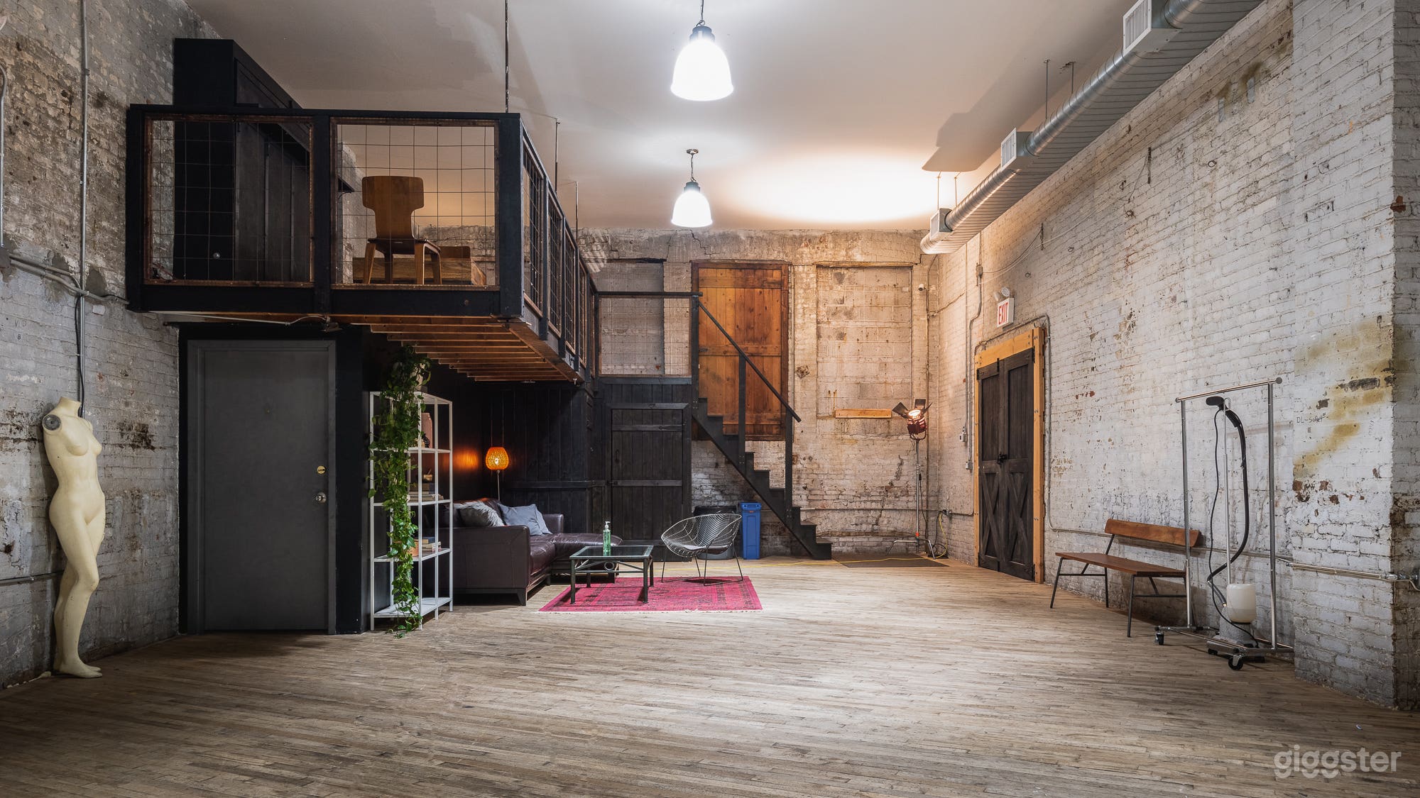 1300 sq/ft Renovated Warehouse For Photo/film Prod Photo 3