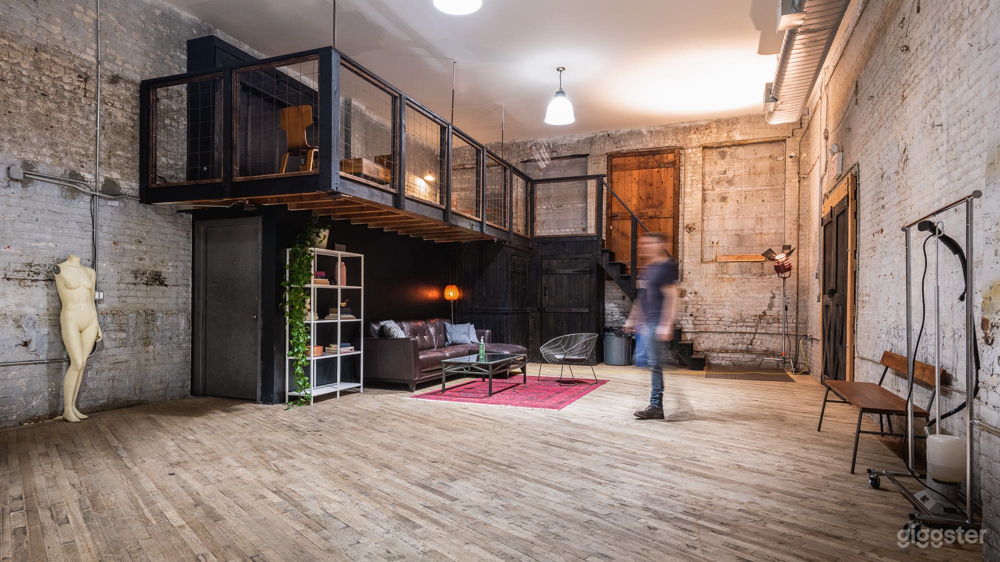 1300 sq/ft Renovated Warehouse For Photo/film Prod Photo 1