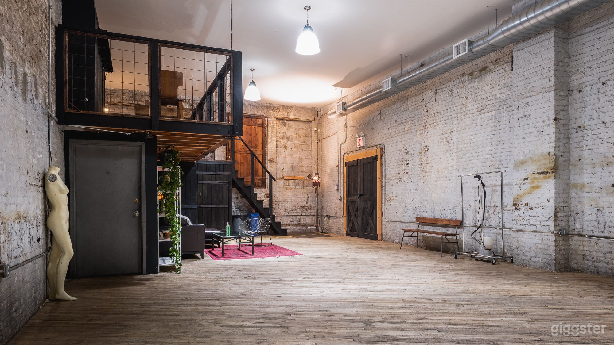1300 sq/ft Renovated Warehouse For Photo/film Prod Photo 2