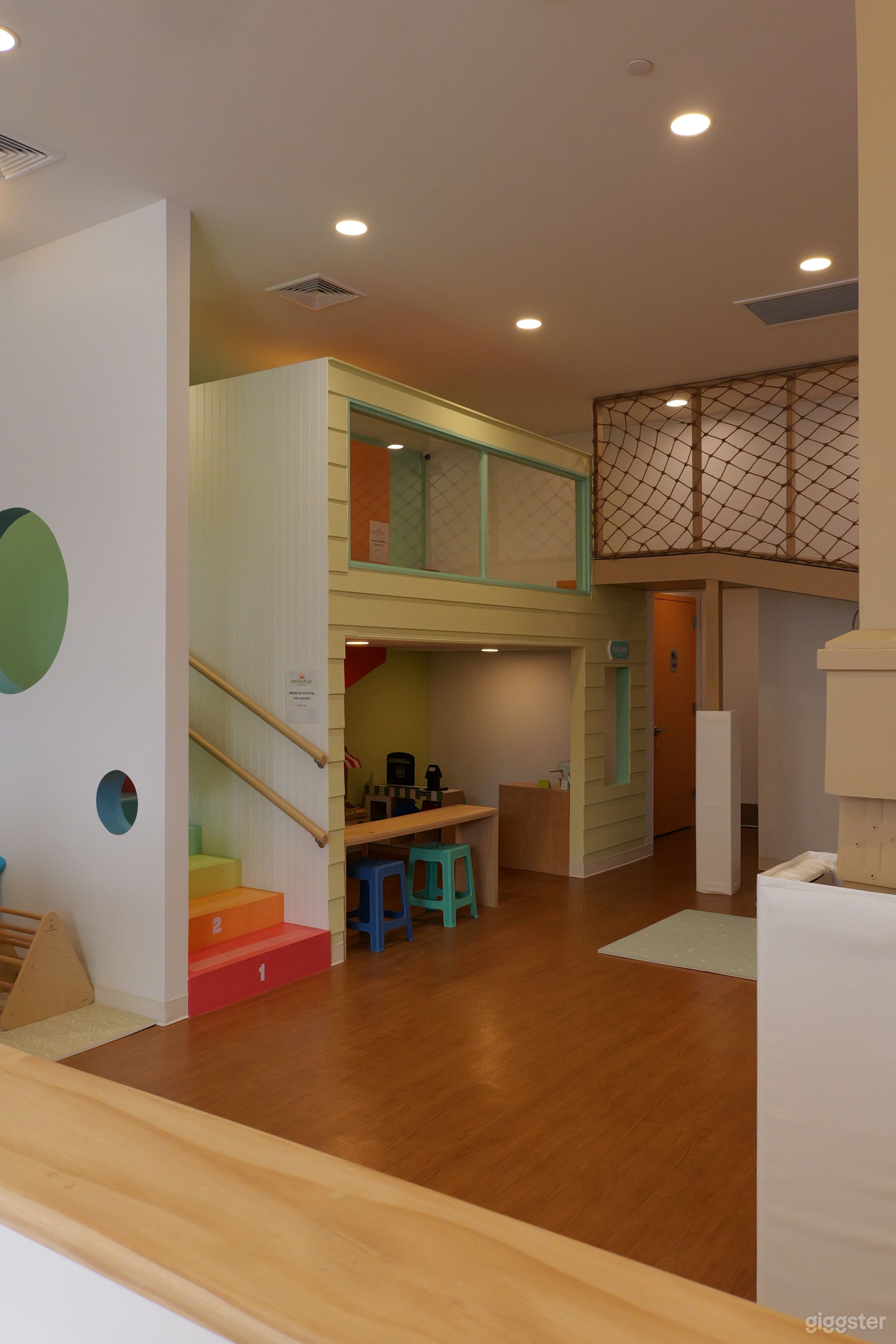Bright &amp; Cute Indoor Playground Photo 4