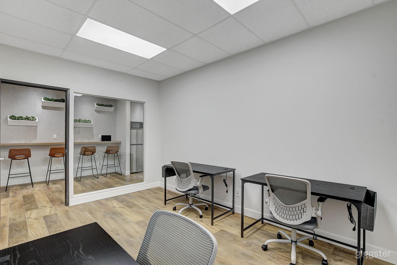 Las Vegas Modern Day Office near Airport/Strip Photo 2