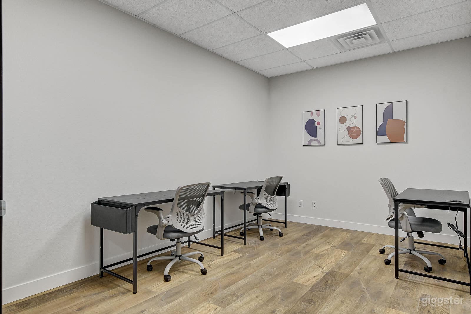 Las Vegas Modern Day Office near Airport/Strip Photo 1