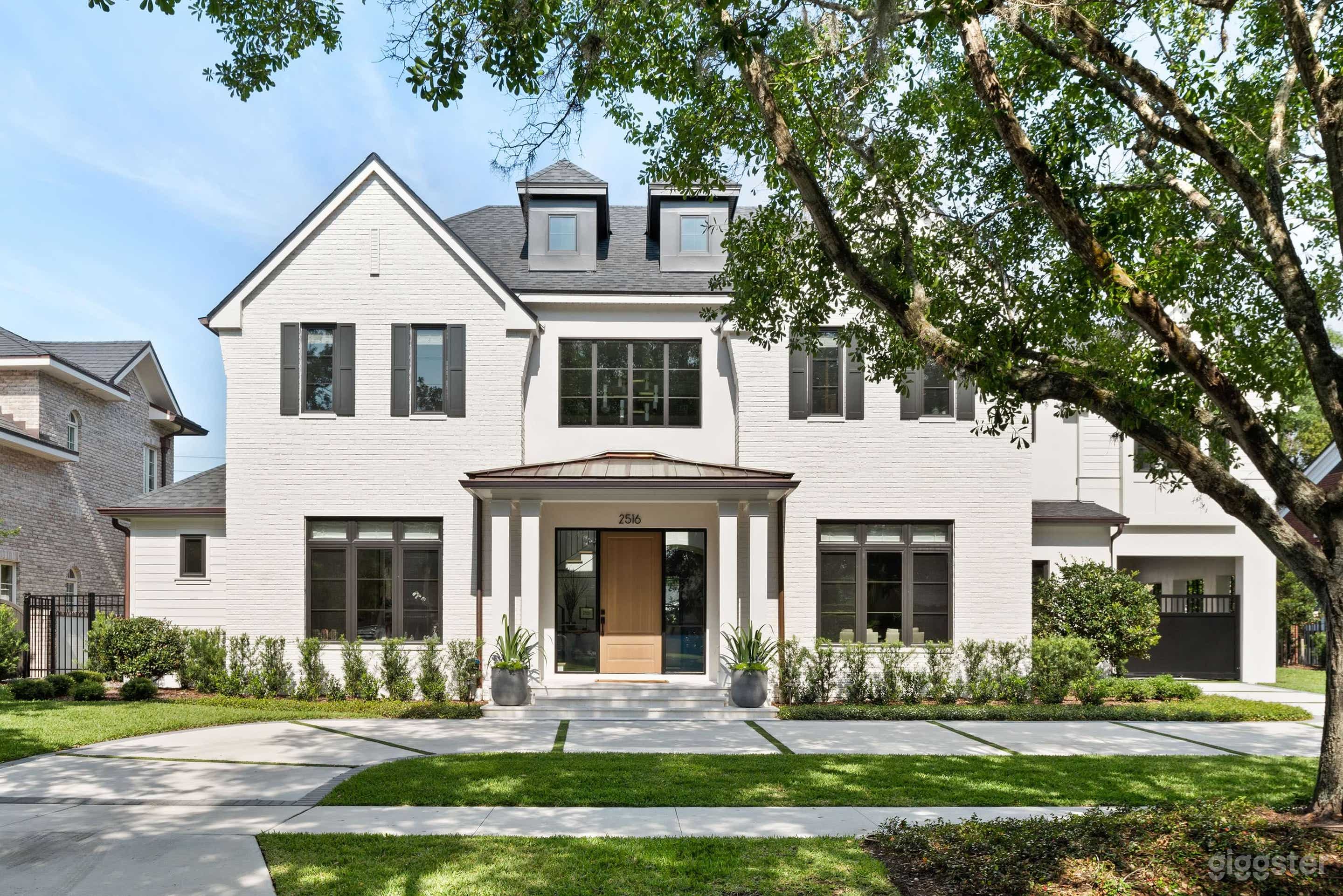 Light and bright Tudor close to downtown.    Photo 1