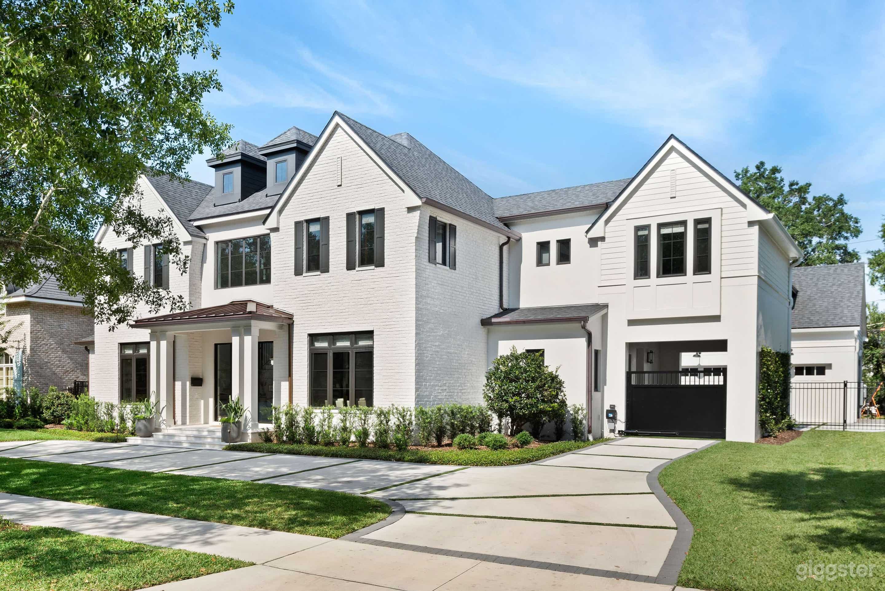 Light and bright Tudor close to downtown.    Photo 2