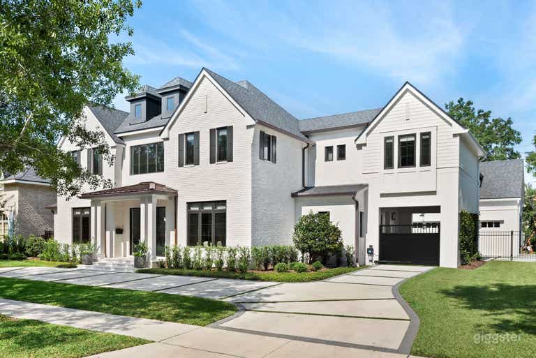  Light and bright Tudor close to downtown.    