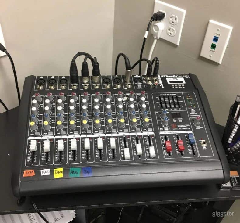 Small Music Rehearsal Space Photo 4