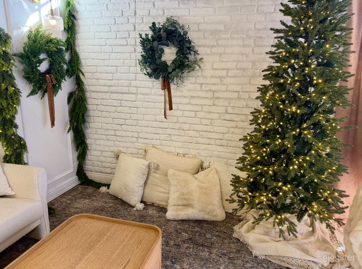 Festive and Cozy Christmas/Holiday Living Room Set Photo 4