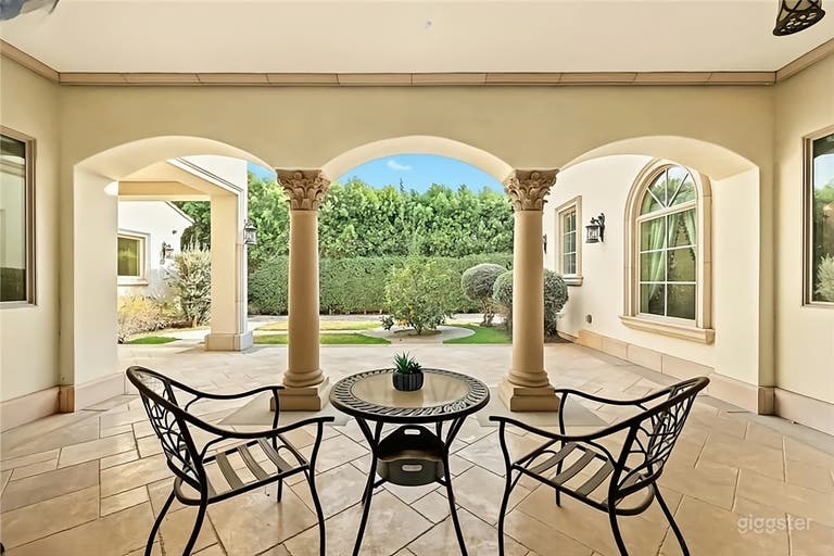  Elegant Mediterranean Backyard 