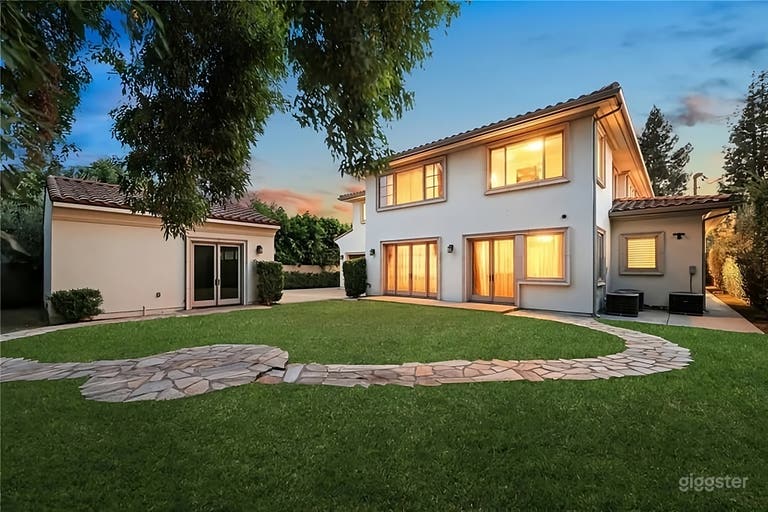  Elegant Mediterranean Backyard 