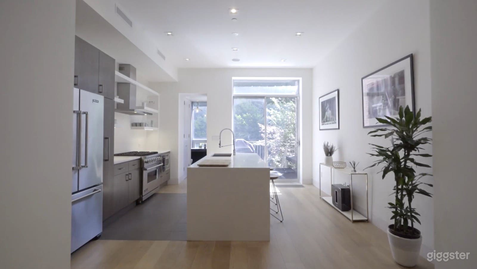 Upscale, Multi-Floor Modern Manhattan Townhome Photo 1