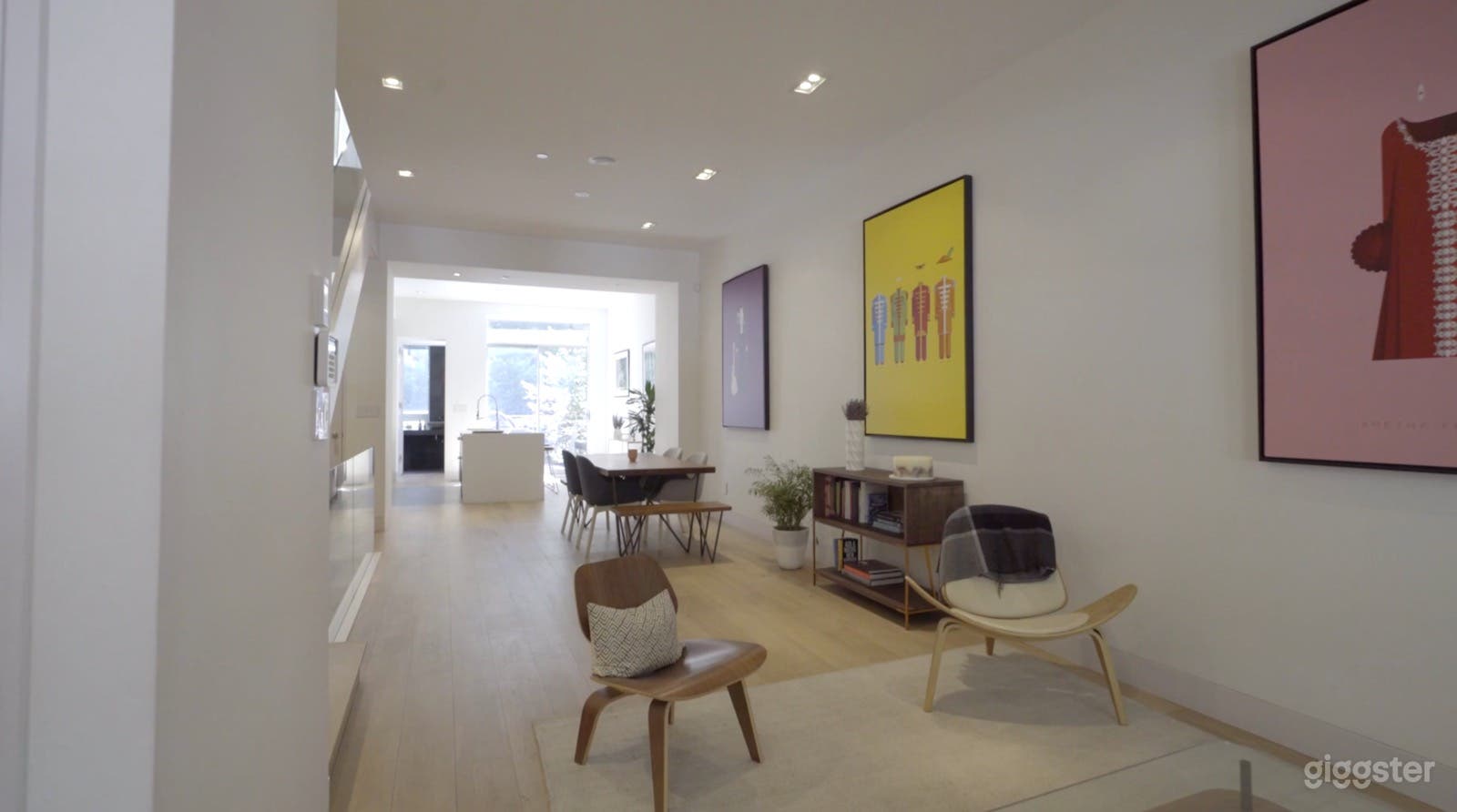 Upscale, Multi-Floor Modern Manhattan Townhome Photo 2