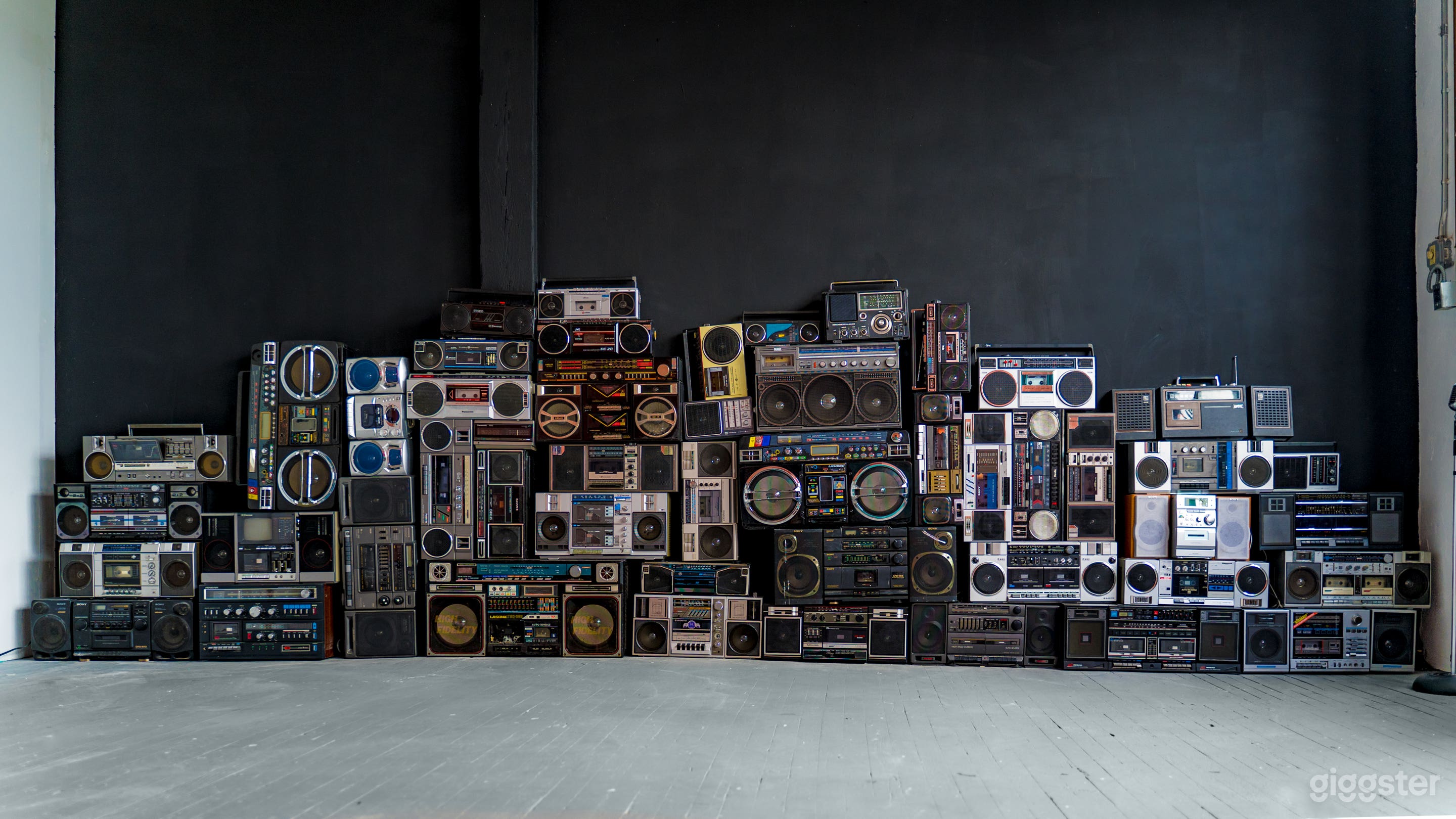 Boombox wall / Retro / Projector Studio Photo 2