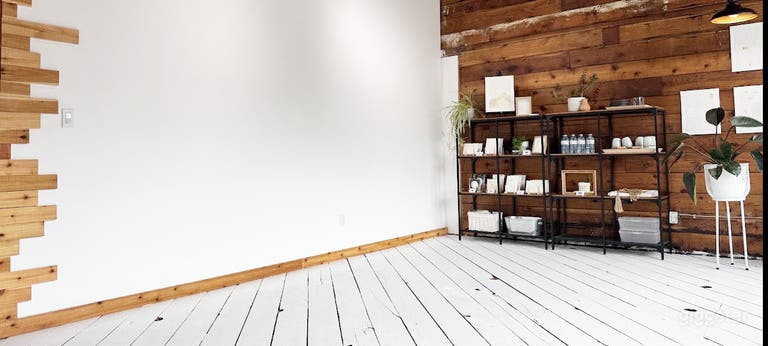  Minimalist Studio with Mid-Century Charm 