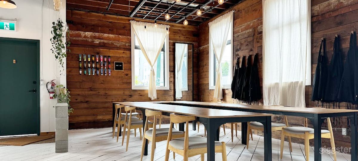 Minimalist Studio with Mid-Century Charm Photo 1