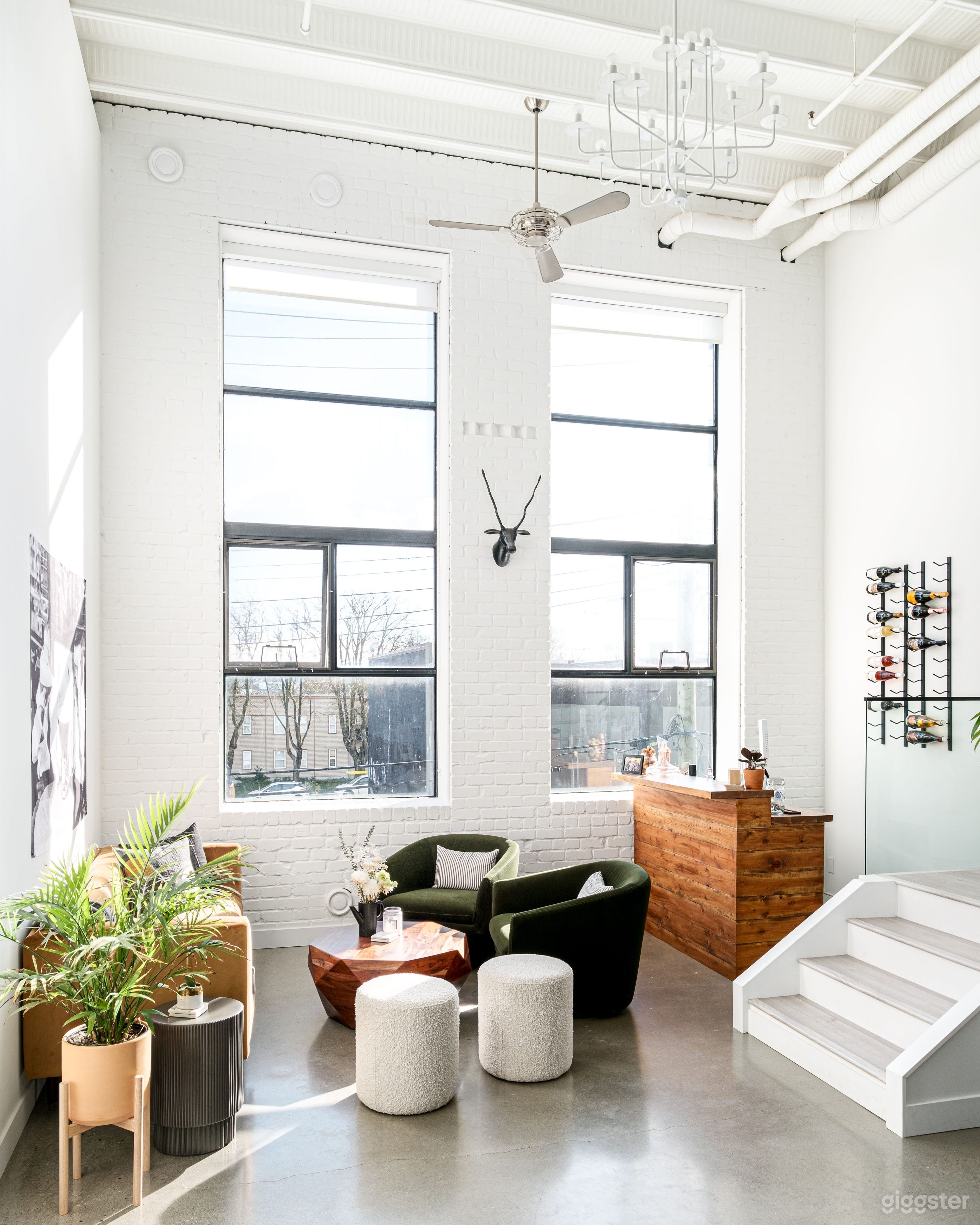 Stunning Modern Loft in East Van Photo 4