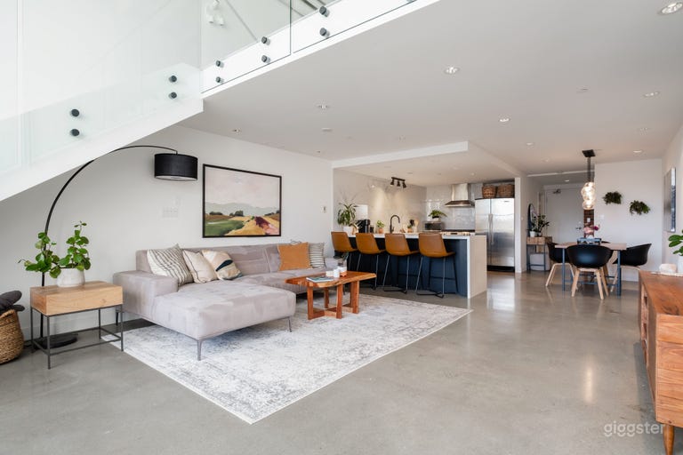  Stunning Modern Loft in East Van 