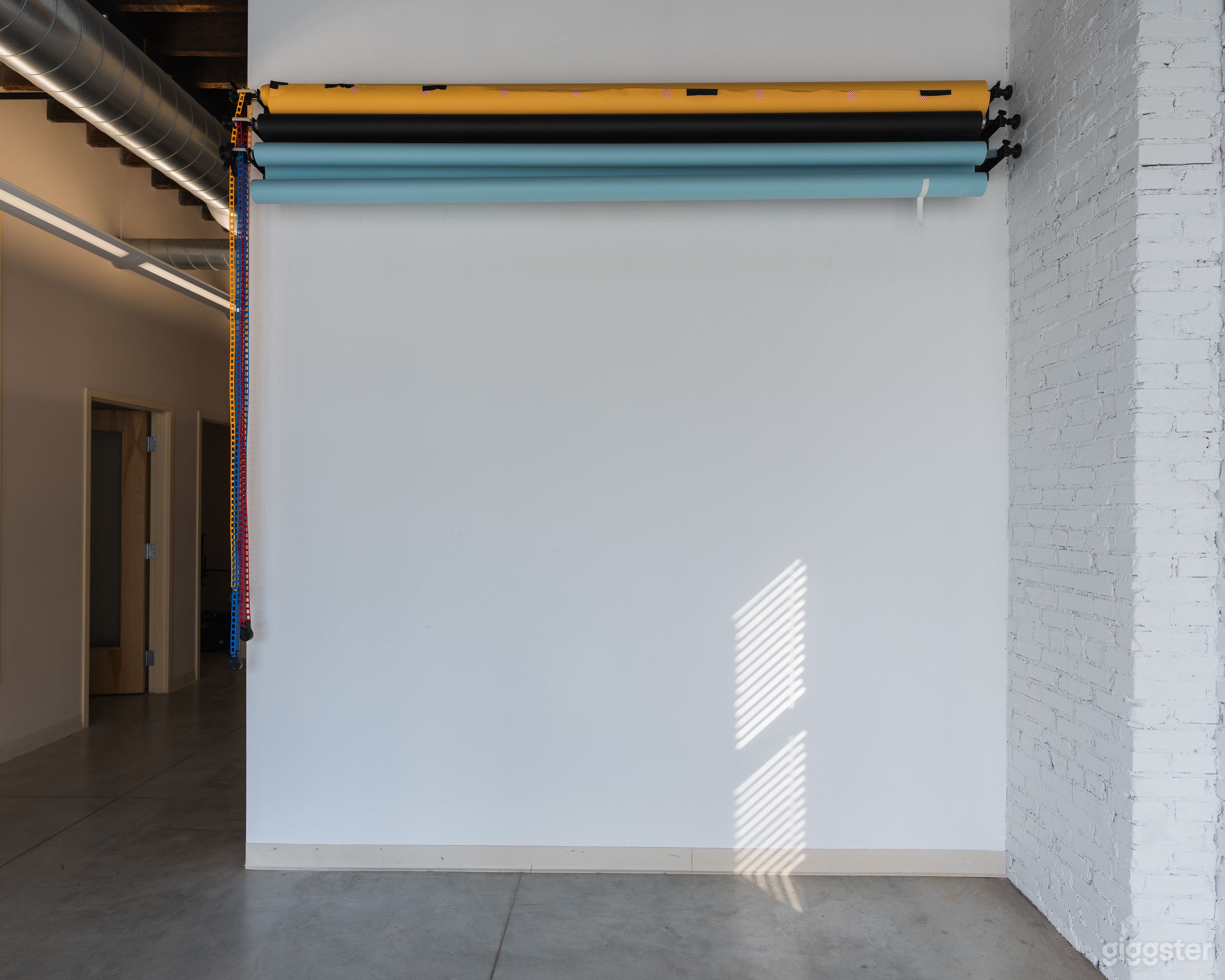 Downtown West Photo Room Photo 2