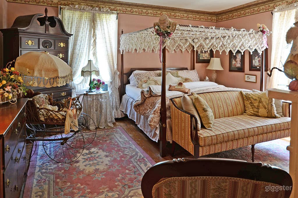 Warm and Spacious Room Photo 1