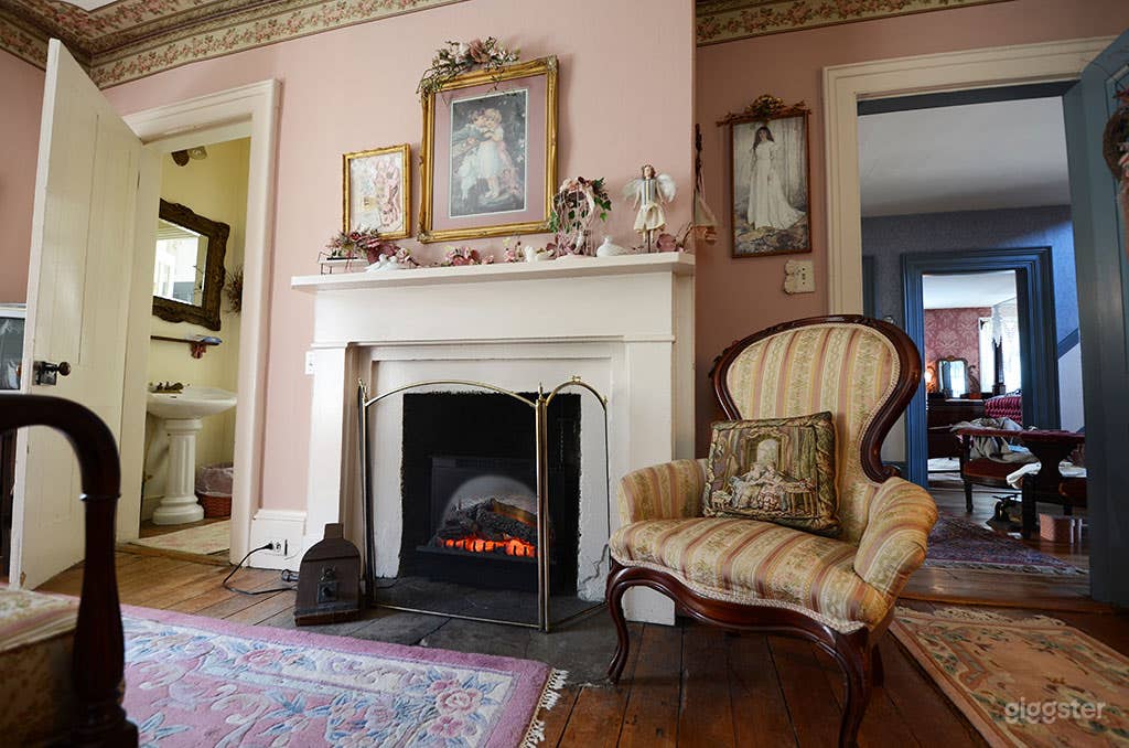 Warm and Spacious Room Photo 4