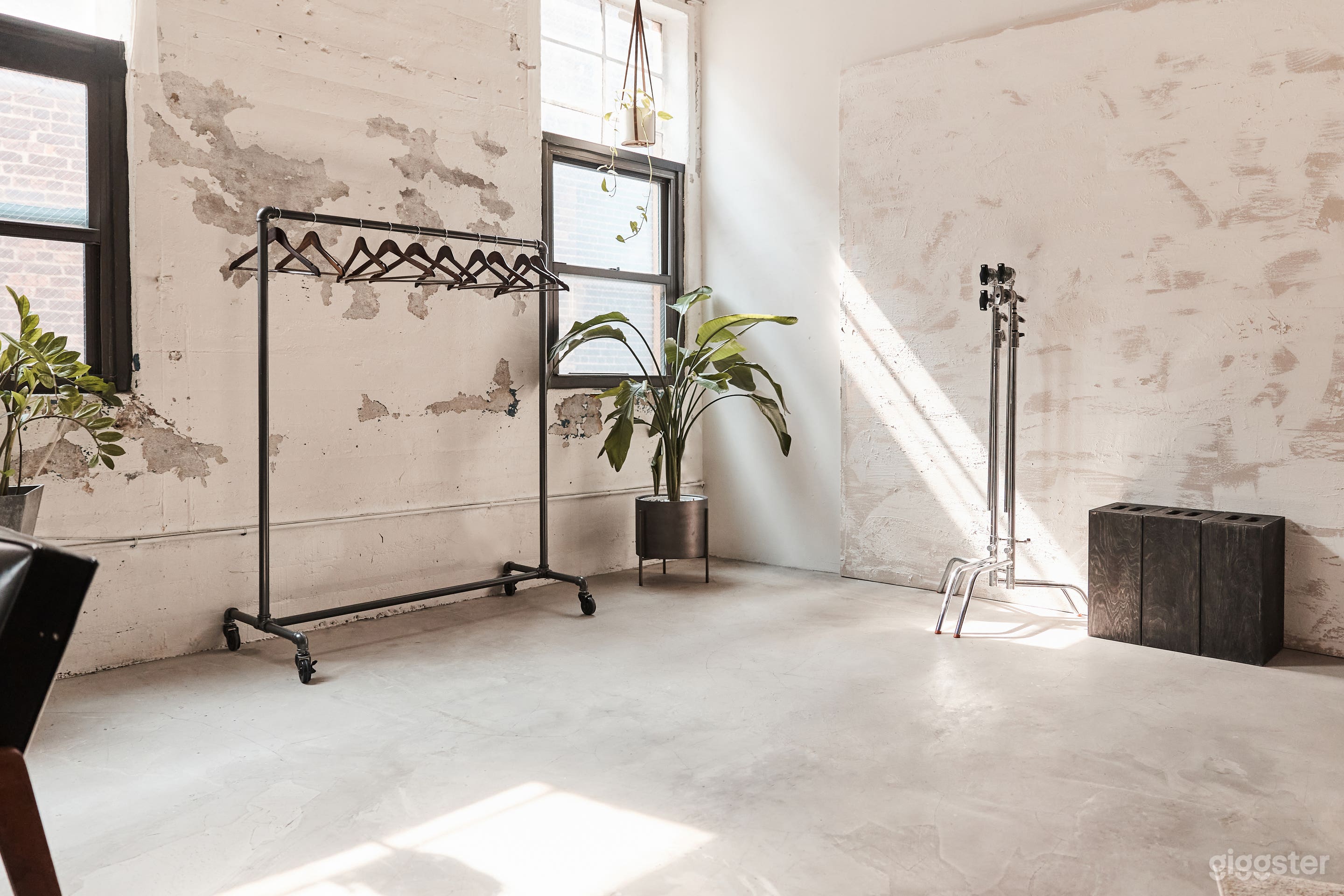 Industrial Plant-Filled Artist's Loft Photo 4