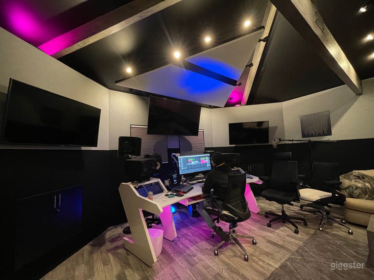  MUSIC RECORDING STUDIO - "The Spaceship" 