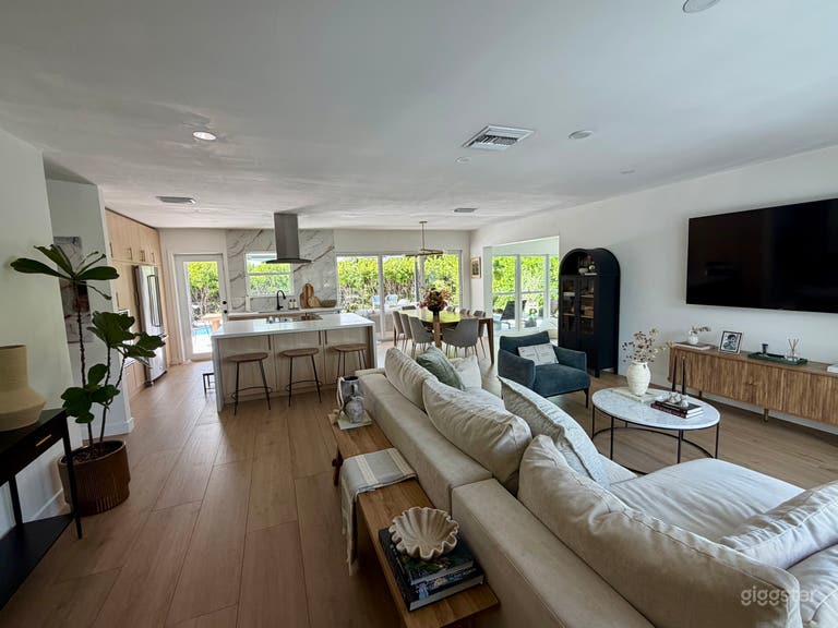  Modern Mediterranean Hollywood Home 