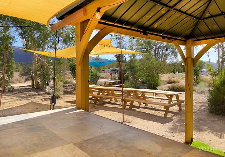  Outdoor Dining Experience 