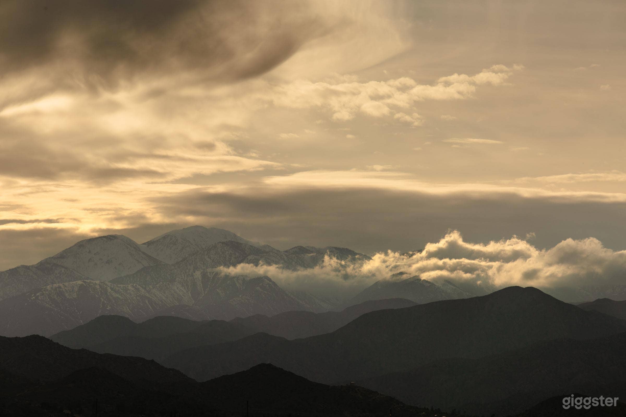 Charming 1940's Juniper Cabin Photo 4