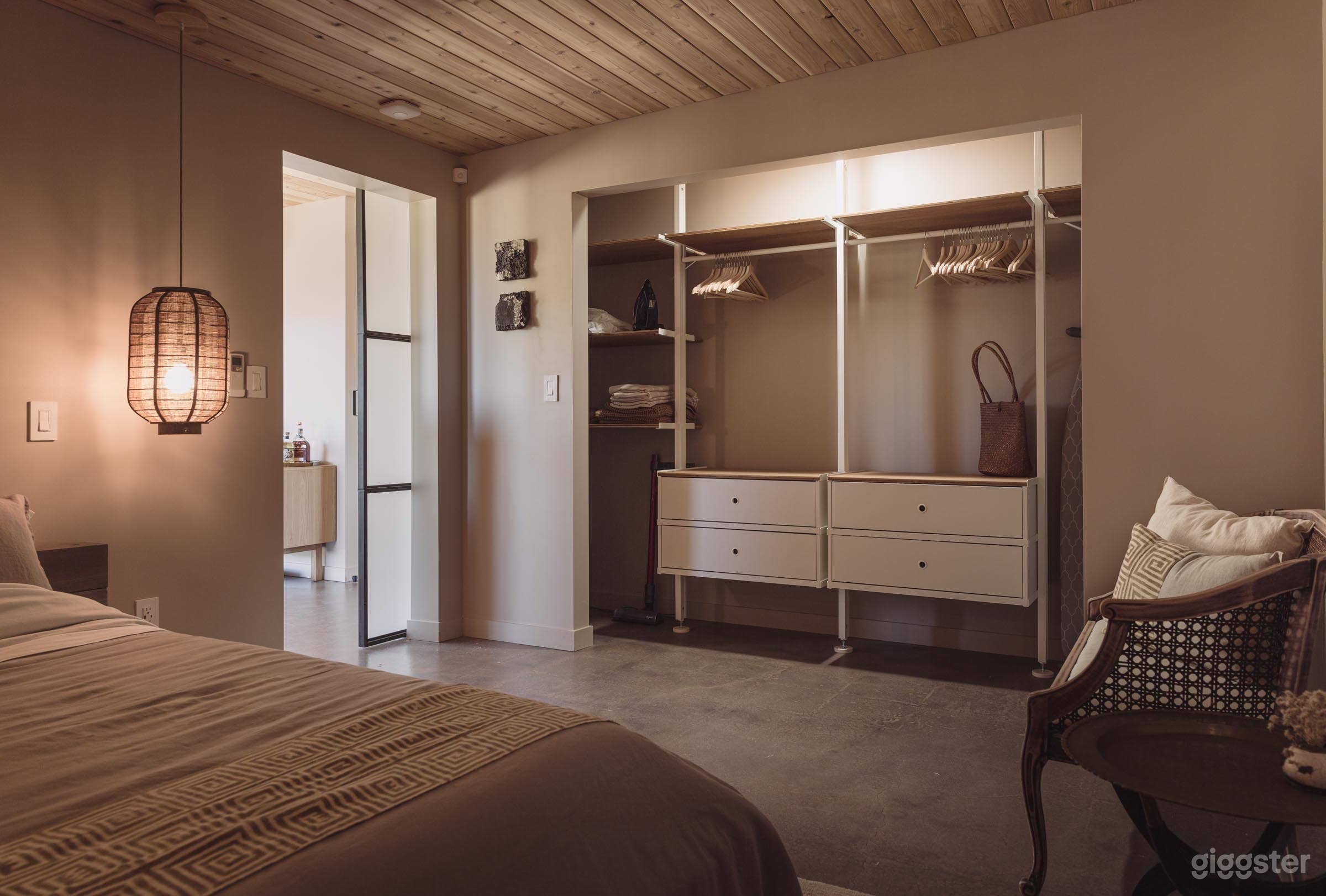 Charming 1940's Juniper Cabin Photo 3